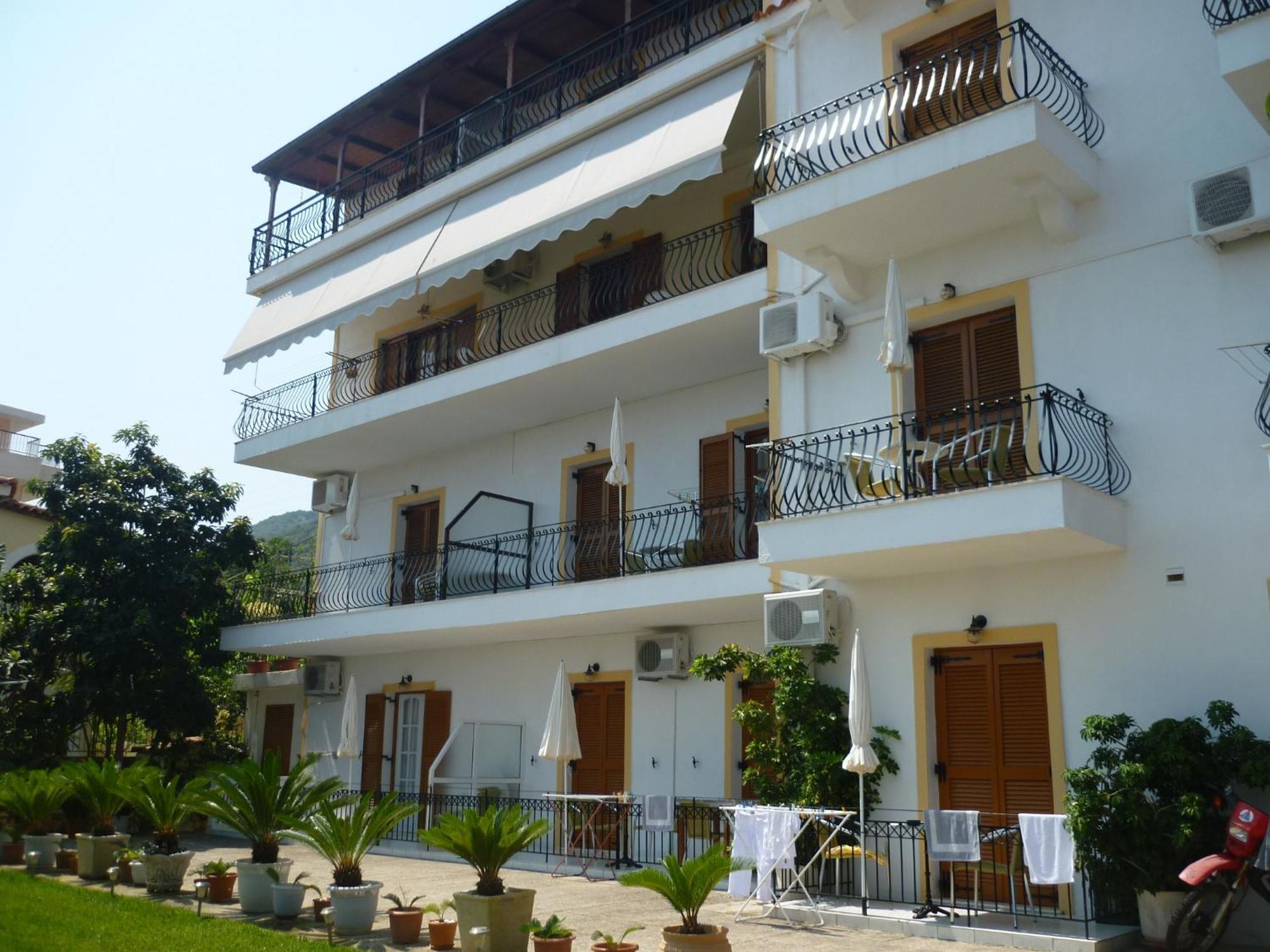 Makis Studios & Apartments Poros  Exterior foto